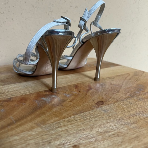 Vintage Delman Cream and Silver Leather Heels 1970’s Sling Back Disco Heels - Picture 5 of 9